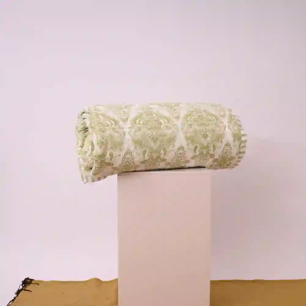 Damask Dreams cotton filled winter print medium quilt (Green)