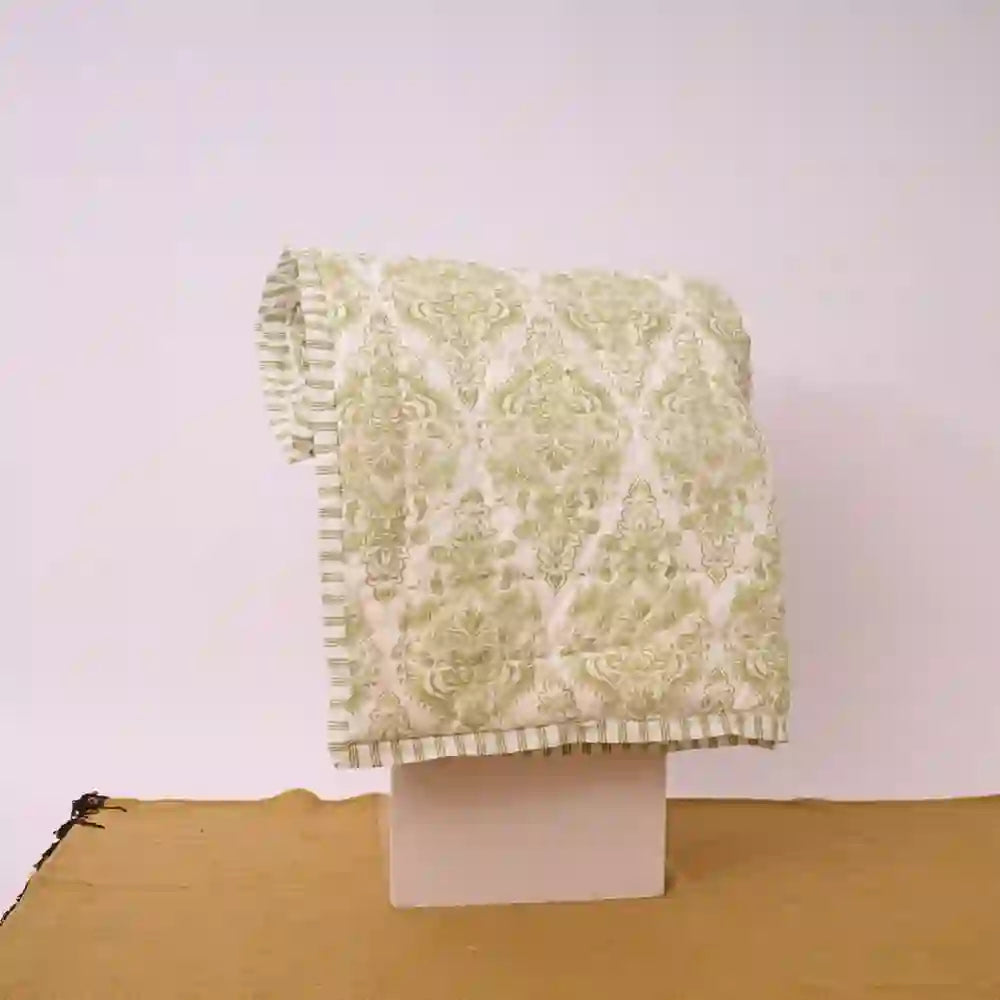 Damask Dreams cotton filled winter print medium quilt (Green)