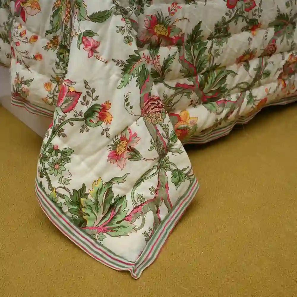 Aurora cotton filled winter print double quilt (Pink)