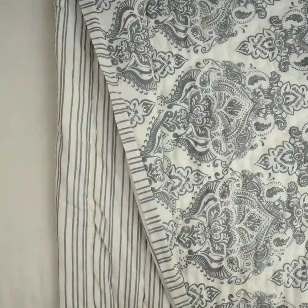 Damask Dreams cotton filled winter print medium quilt (Grey)