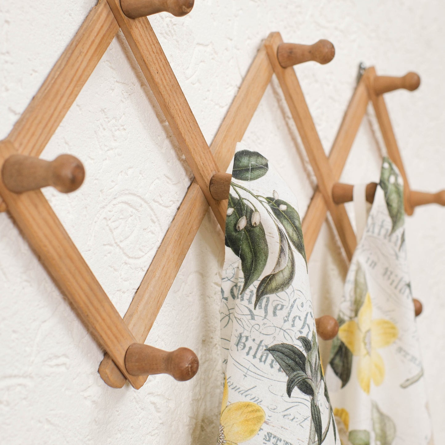 Sunshine Floral Kitchen Towels with loop (set of 2)