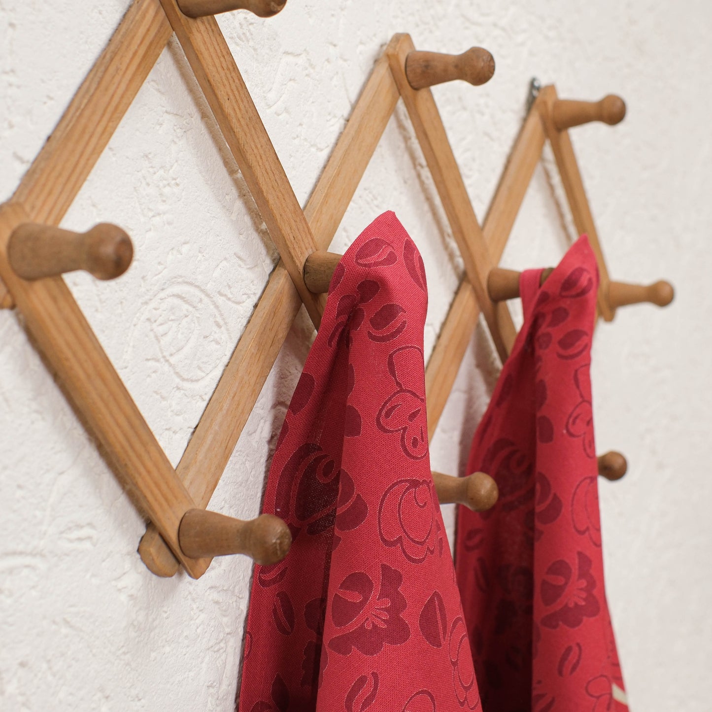 Crimson Cup Kitchen Towel with loop (set of 2)