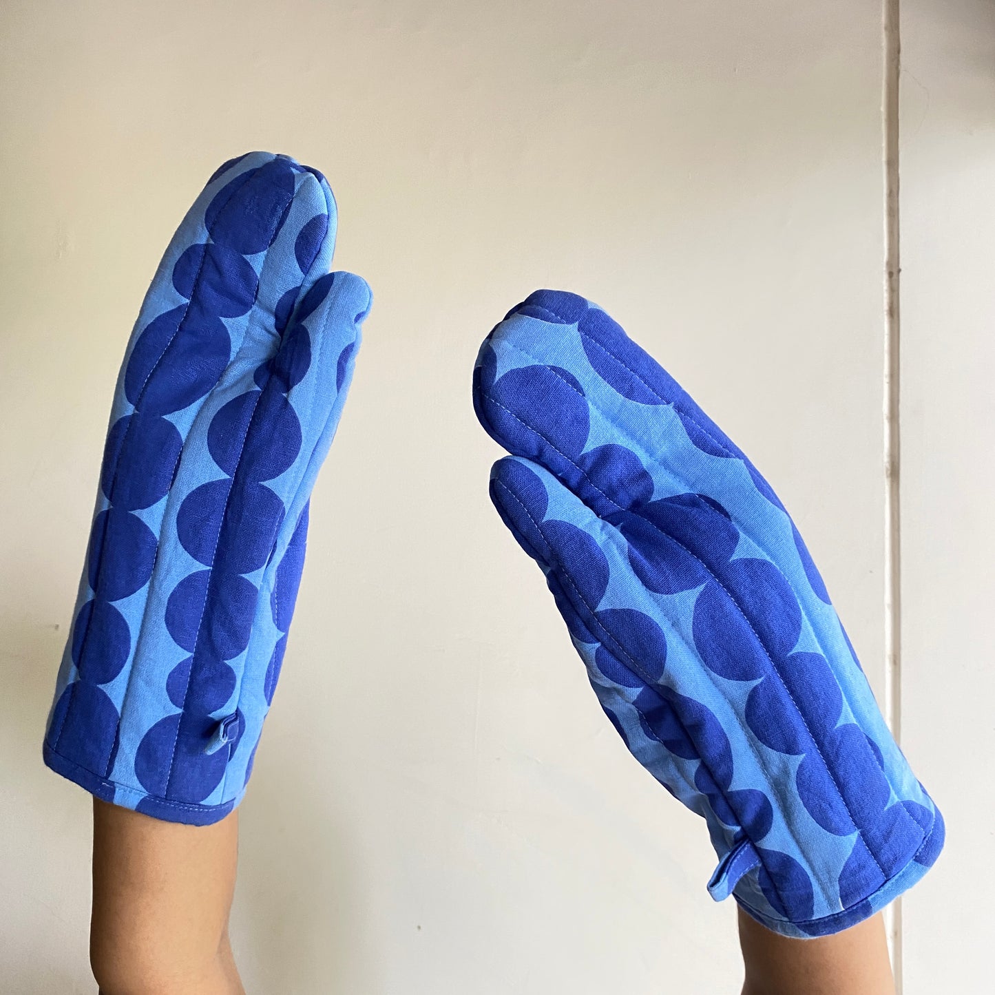 Indigo Orbit Quilted Cotton Oven Mittens – Set of 2 | Heat-Resistant Kitchen Gloves