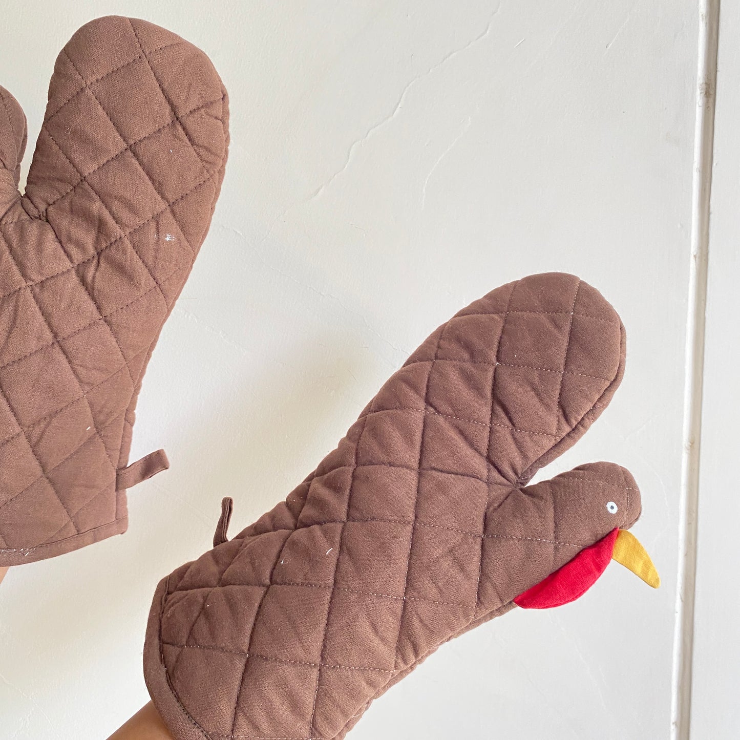Gobble Up the Heat – Turkey-Themed Quilted Cotton Oven Mitts (Set of 2)