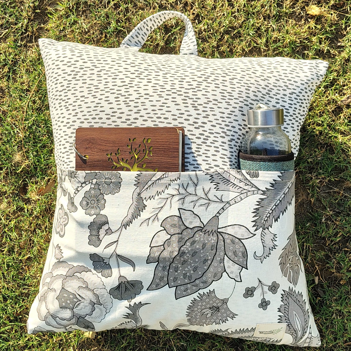 Flora Portable Reading Cushion cover with pocket