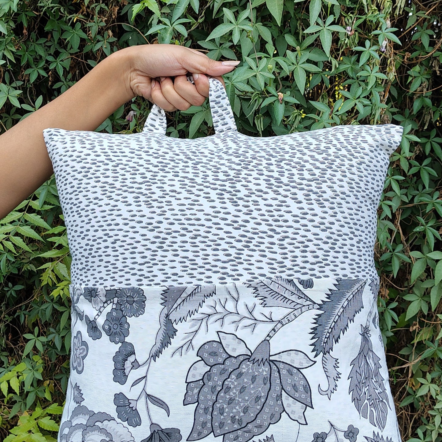 Flora Portable Reading Cushion cover with pocket