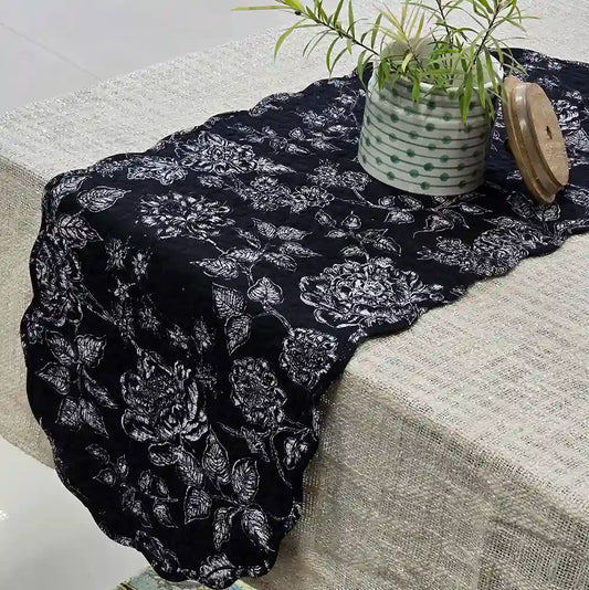 Wavy quilted Floral Cotton Table Runner (small)