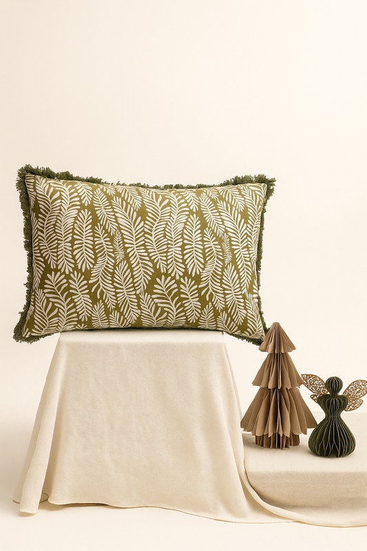 Stylish leaf cushion cover (16x24)