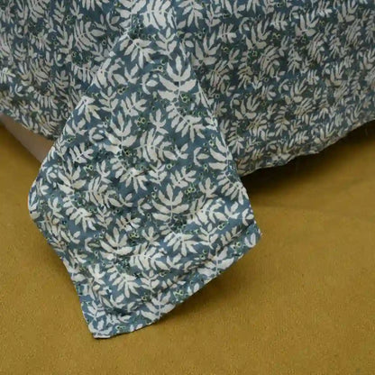 Berry Bliss cotton filled winter print double quilt (Aqua)