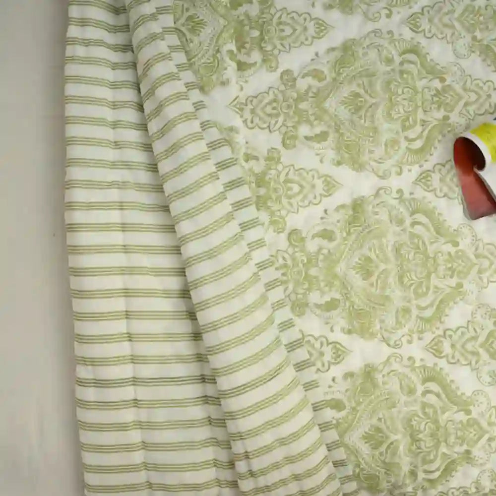 Damask Dreams cotton filled winter print medium quilt (Green)
