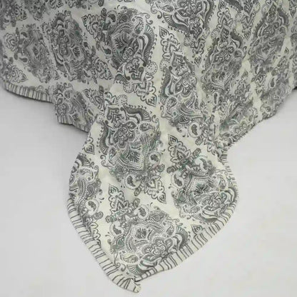 Damask Dreams cotton filled winter print medium quilt (Grey)