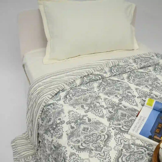 Damask Dreams cotton filled winter print medium quilt (Grey)