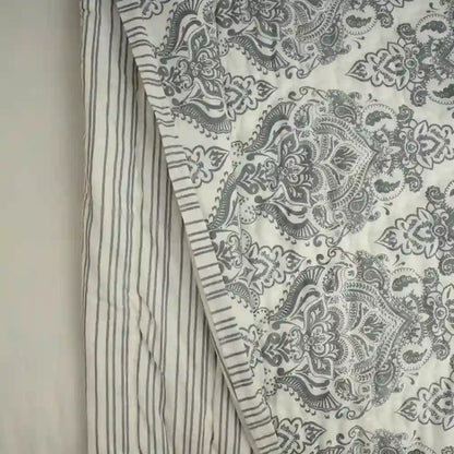 Damask Dreams cotton filled winter print medium quilt (Grey)