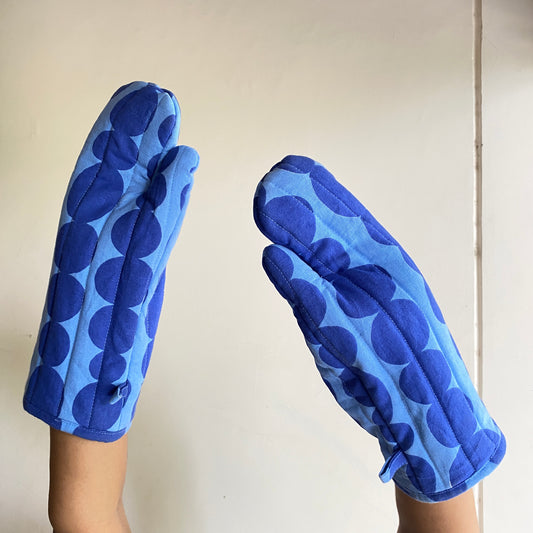 Indigo Orbit Quilted Cotton Oven Mittens – Set of 2 | Heat-Resistant Kitchen Gloves