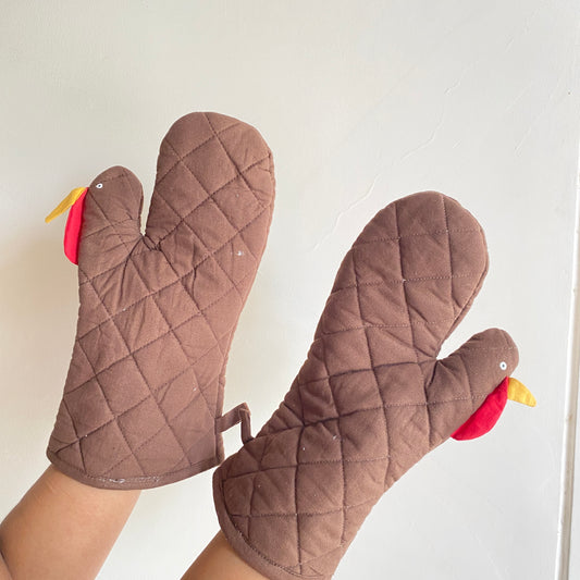 Gobble Up the Heat – Turkey-Themed Quilted Cotton Oven Mitts (Set of 2)