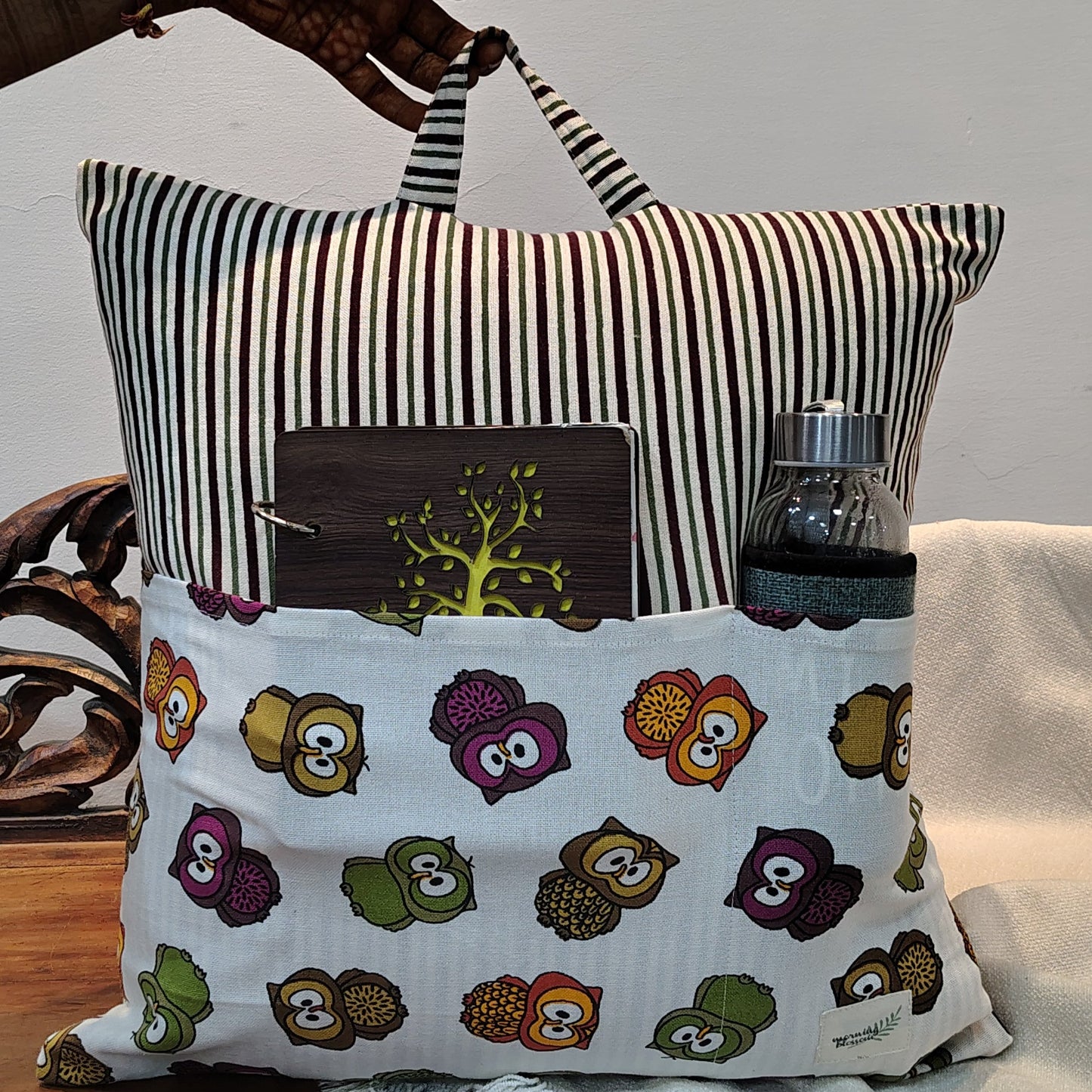 Owl Portable Reading Cushion with pocket