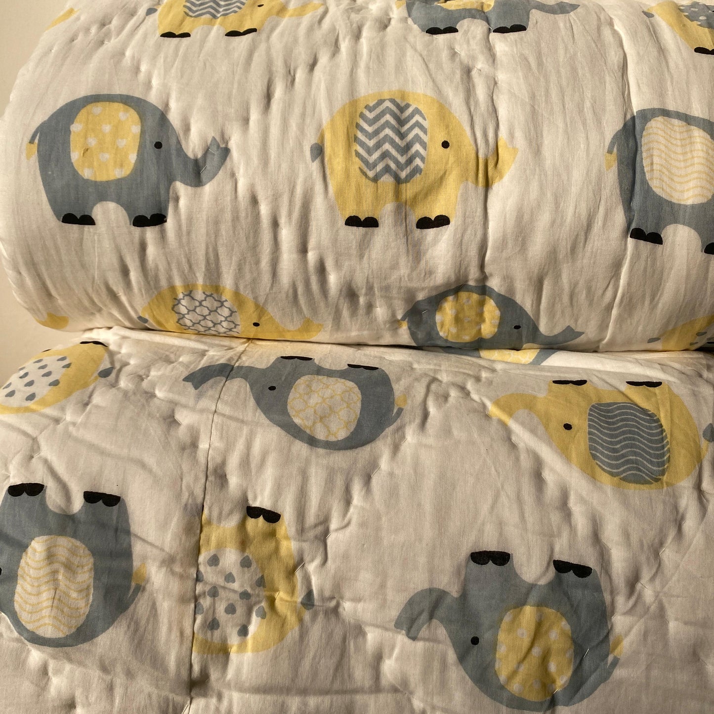 Safari dreams reversible single mulmul quilt